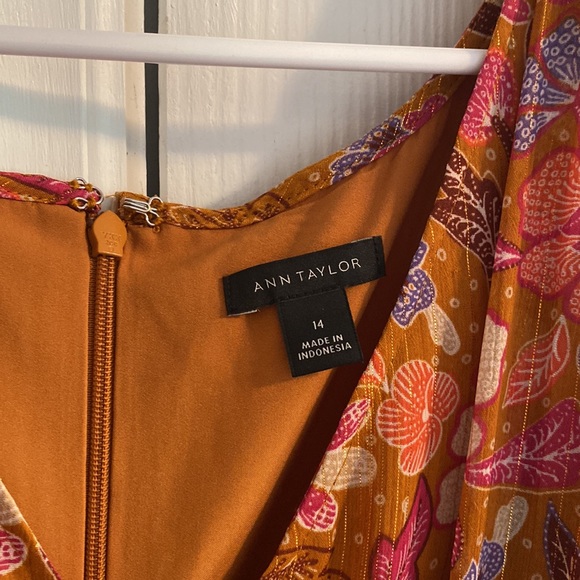 Beautiful Ann Taylor dress.Perfect flutter short sleeves for summer. - Picture 3 of 6